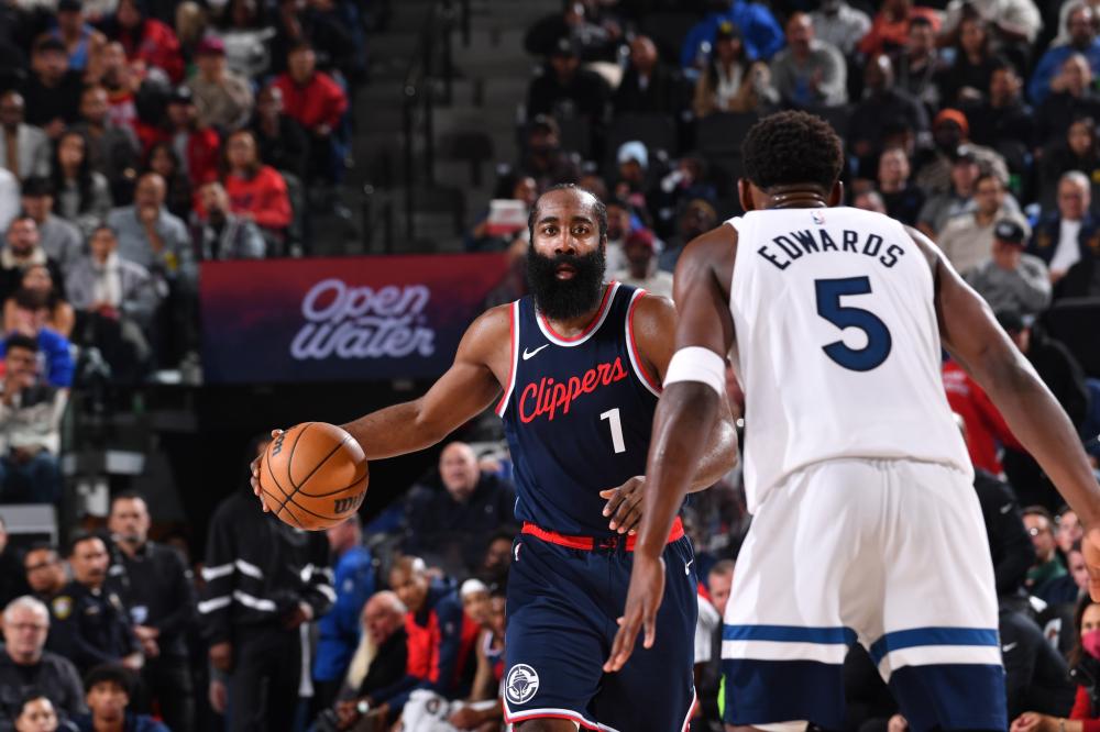 世俱杯-快船大胜森林狼，主场斩获胜利