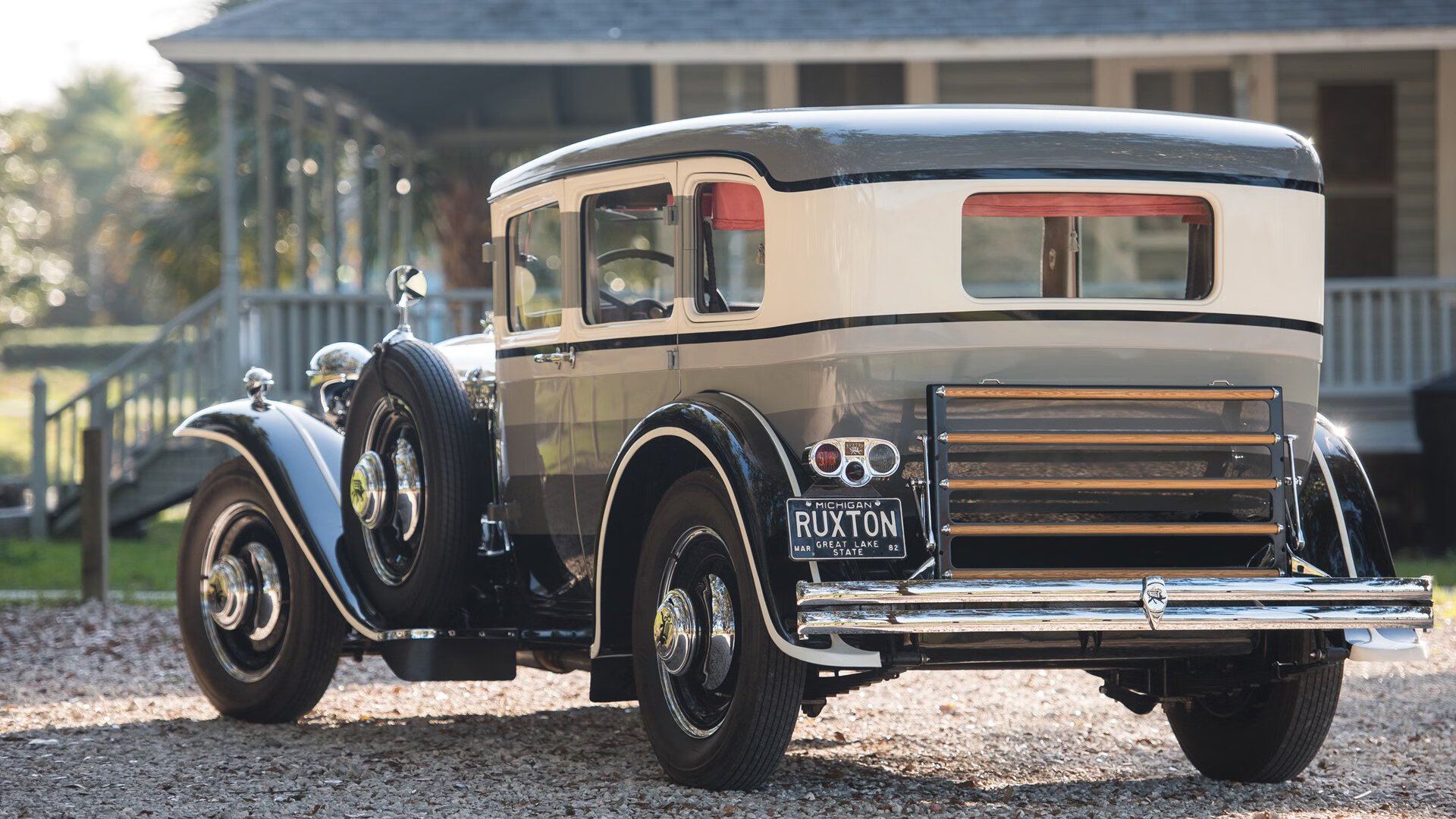 世俱杯决赛-里昂神话映照东决战场,当团队铁血浇筑个人英雄的冠冕